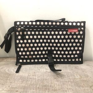 SKIP HOP PRONTO CHANGING STATION - CONNECTED DOTS